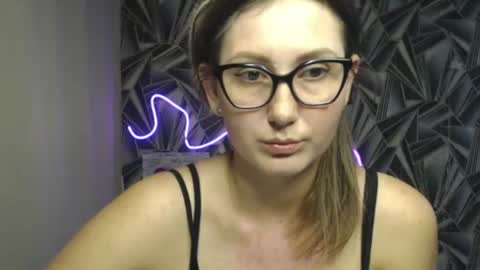 nikkikiss___ online show from June 2026 04:31:01 PM