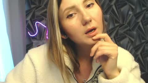 nikkikiss___ online show from June 2026 01:32:01 AM