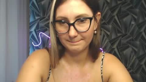 nikkikiss___ online show from June 2026 03:50:02 AM
