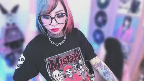 Nikki Ramone   online show from December 2025 09:13:02 PM