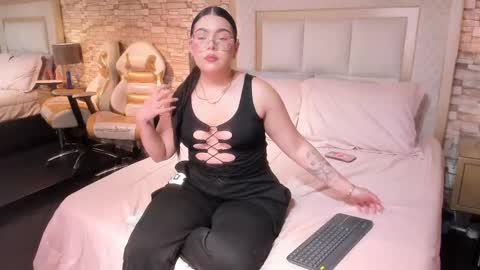 Snapshot of nikkyhearts chatting on January 2026 12:44:02 PM Y E S I online show from January 2026 12:44:02 PM