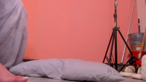 Y E S I online show from April 2026 07:06:02 AM