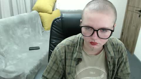 nikkysnow online show from September 2025 08:03:01 AM