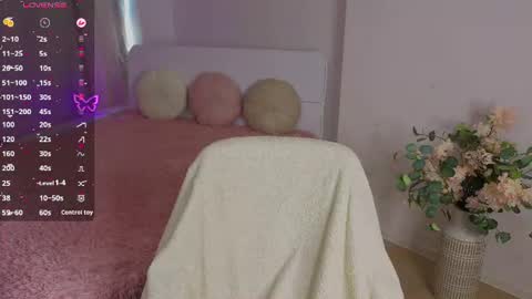 Snapshot of nikkyy_reed chatting on July 2026 06:05:01 AM Nikky online show from July 2026 06:05:01 AM