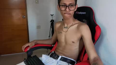 Snapshot of niklaus_wolf chatting on April 2026 05:32:02 PM niklaus_wolf online show from April 2026 05:32:02 PM