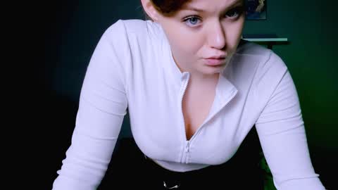 Snapshot of nikol_kitt chatting on January 2025 07:17:01 PM Little Niko Help me reach my goals online show from January 2025 07:17:01 PM