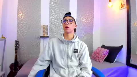    online show from February 2025 04:22:02 AM