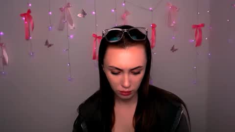 nikonara_ online show from April 2026 12:14:02 PM