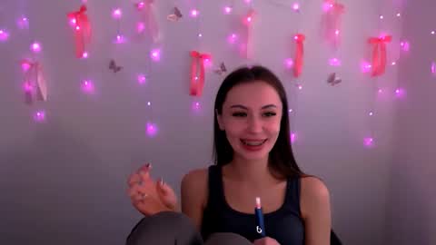 nikonara_ online show from May 2026 11:15:01 AM