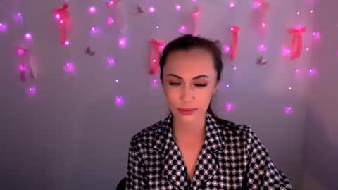 nikonara_ online show from May 2026 12:23:02 PM