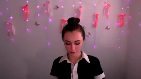 nikonara_ online show from May 2026 10:19:02 AM