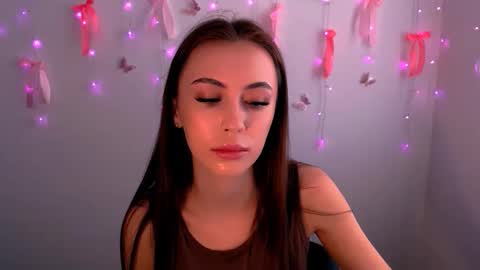 nikonara_ online show from May 2026 10:21:01 AM