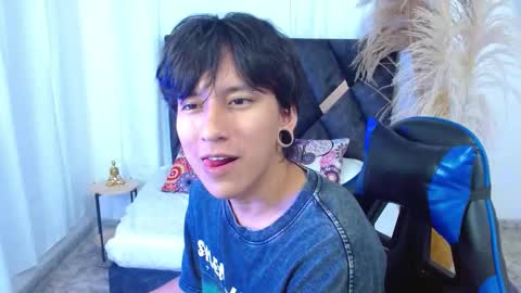 Snapshot of nikoo_18 chatting on February 2026 02:04:02 PM Niko online show from February 2026 02:04:02 PM