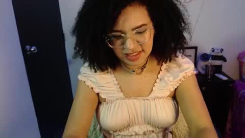 Snapshot of niky_golden chatting on January 2025 06:15:02 AM Nicole GTM-5 1100 pm - 700 am online show from January 2025 06:15:02 AM
