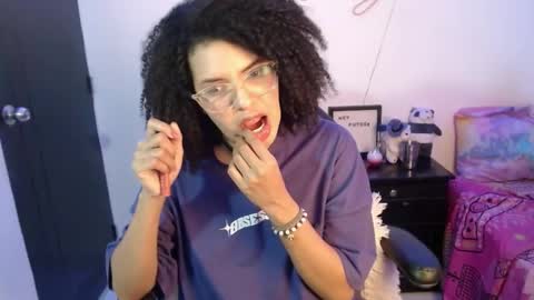 Snapshot of niky_golden chatting on January 2025 08:25:01 AM Nicole GTM-5 1100 pm - 700 am online show from January 2025 08:25:01 AM