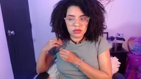 Snapshot of niky_golden chatting on January 2025 06:43:02 AM Nicole GTM-5 1100 pm - 700 am online show from January 2025 06:43:02 AM