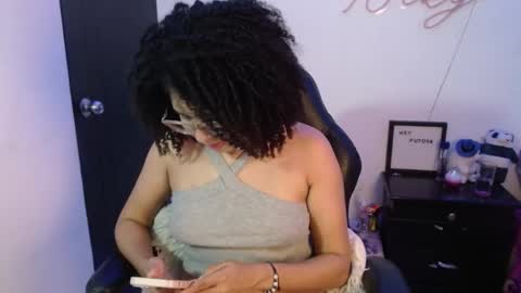 Snapshot of niky_golden chatting on February 2025 05:30:02 AM Nicole GTM-5 1100 pm - 700 am online show from February 2025 05:30:02 AM