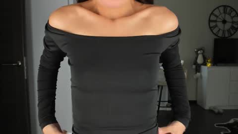 Bella online show from November 2025 10:24:01 AM