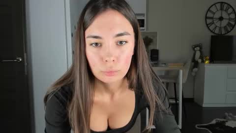 Snapshot of nilliluv chatting on March 2026 01:17:02 PM Bella online show from March 2026 01:17:02 PM