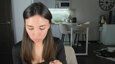 Snapshot of nilliluv chatting on April 2026 04:23:01 PM Bella online show from April 2026 04:23:01 PM
