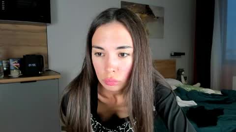 Bella online show from May 2026 07:15:01 PM