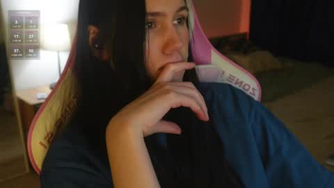 Snapshot of nimfaheart chatting on February 2025 05:43:01 PM Jennet online show from February 2025 05:43:01 PM