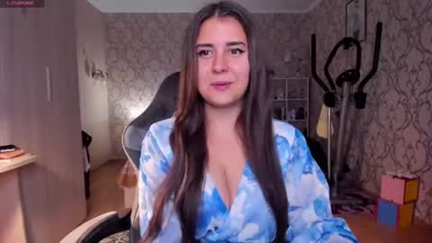 Nina online show from June 2026 07:18:01 PM