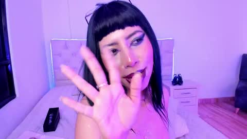 Nina Fox  online show from May 2026 12:18:01 AM