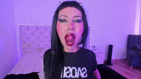 Nina Fox  online show from June 2026 06:51:01 PM