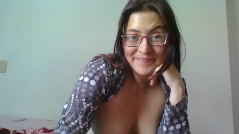 Snapshot of nina_petit chatting on December 2024 03:54:02 PM Nina online show from December 2024 03:54:02 PM