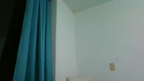 Snapshot of nina_petit chatting on February 2025 12:10:02 AM Nina online show from February 2025 12:10:02 AM