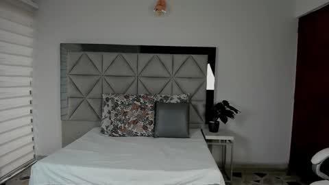 Snapshot of nina_pons chatting on March 2025 08:59:01 PM Nina online show from March 2025 08:59:01 PM