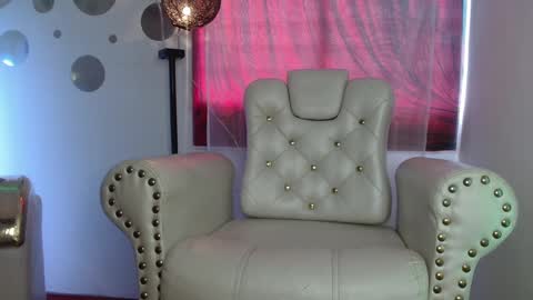 Nina Roser online show from September 2025 03:05:01 PM