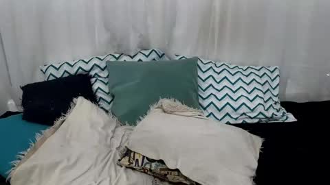 Ninaa fox online show from February 2025 05:50:02 PM