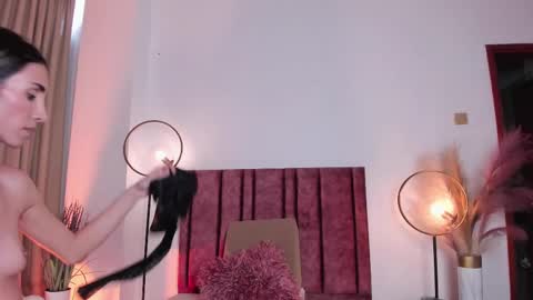 Nina online show from March 2025 06:11:01 PM