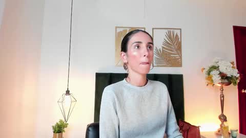 Nina online show from March 2025 06:22:02 PM