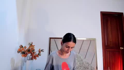 Nina online show from March 2025 06:18:01 PM