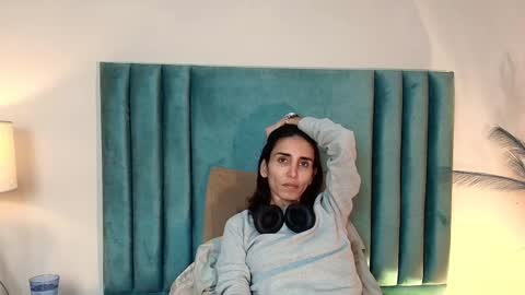 Nina online show from October 2025 04:39:01 PM