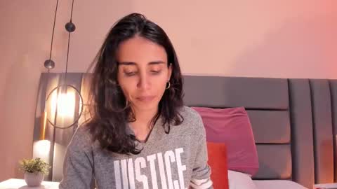 Nina online show from November 2025 06:30:01 PM