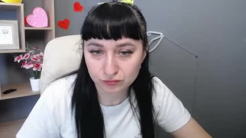 ninaflawlees online show from May 2026 12:02:01 PM