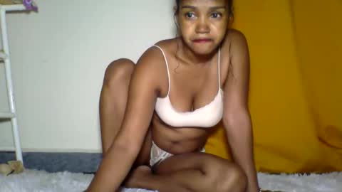 Snapshot of ninah_rise chatting on December 2025 02:05:02 AM ninah_rise online show from December 2025 02:05:02 AM