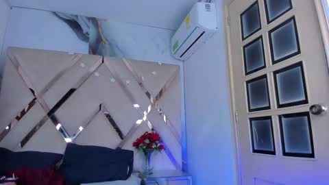 ninahtx online show from November 2025 08:36:02 PM