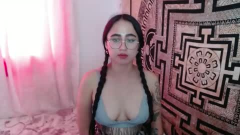 N I N A online show from December 2024 05:11:01 PM