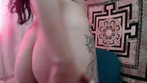 N I N A online show from December 2024 05:58:02 PM