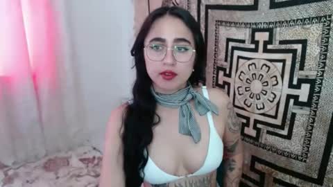 N I N A online show from December 2024 02:04:01 PM