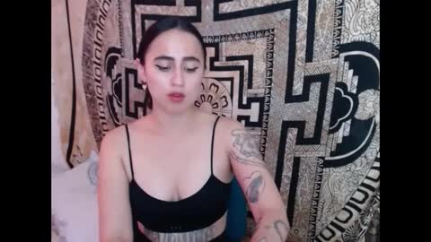 N I N A online show from December 2024 05:23:02 PM