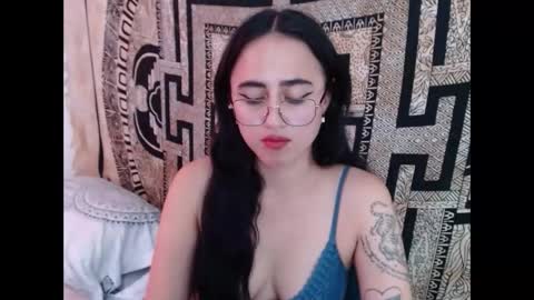 N I N A online show from January 2025 06:47:01 PM