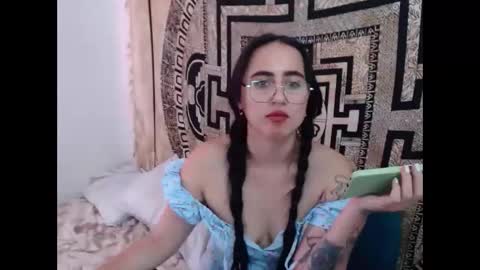 N I N A online show from January 2025 06:44:01 PM