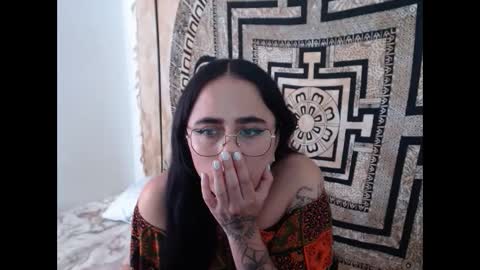 N I N A online show from January 2025 06:40:01 PM