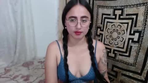 N I N A online show from February 2025 03:31:02 PM